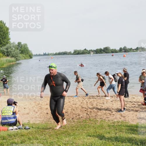 21.06.2025 - 27. Vierlanden-Triathlon MichiJ http://msf.ph/oto/8009770 15.06.2026 10:11:05 Schwimmen 451 meine-sportfotos.de