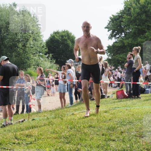 15.06.2025 - 27. Vierlanden-Triathlon KatJ http://msf.ph/oto/8009795 15.06.2025 10:07:53 Schwimmen 371, 395, 407 meine-sportfotos.de