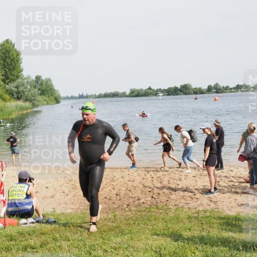 21.06.2025 - 27. Vierlanden-Triathlon MichiJ http://msf.ph/oto/8009802 15.06.2026 10:11:05 Schwimmen 451 meine-sportfotos.de