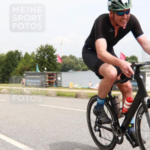 21.06.2025 - 27. Vierlanden-Triathlon H.Heesch http://msf.ph/oto/8009804 15.06.2025 12:31:42 Radfahren 785, 1000, 1001, 1002, 1003 meine-sportfotos.de