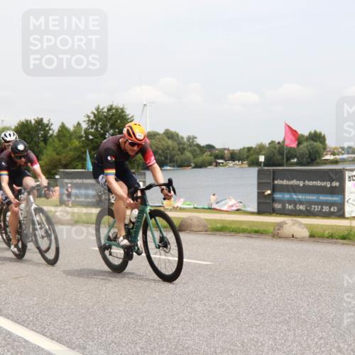 21.06.2025 - 27. Vierlanden-Triathlon H.Heesch http://msf.ph/oto/8009809 15.06.2025 12:31:43 Radfahren 785, 1000, 1001, 1002, 1003 meine-sportfotos.de
