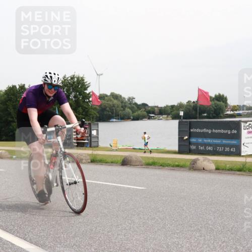 15.06.2025 - 27. Vierlanden-Triathlon H.Heesch http://msf.ph/oto/8009813 15.06.2025 10:58:04 Radfahren 511, 554, 610 meine-sportfotos.de