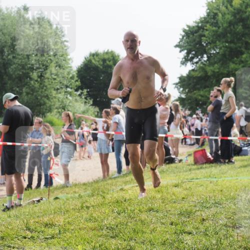 15.06.2025 - 27. Vierlanden-Triathlon KatJ http://msf.ph/oto/8009819 15.06.2025 10:07:54 Schwimmen 371, 395, 407 meine-sportfotos.de