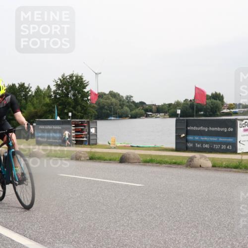 15.06.2025 - 27. Vierlanden-Triathlon H.Heesch http://msf.ph/oto/8009825 15.06.2025 10:58:06 Radfahren 511, 554, 610 meine-sportfotos.de