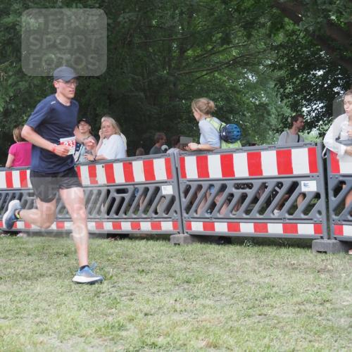 21.06.2025 - 27. Vierlanden-Triathlon KatJ http://msf.ph/oto/8009835 15.06.2025 13:03:25 Ziel 233 meine-sportfotos.de