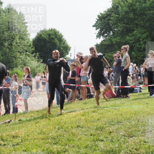 15.06.2025 - 27. Vierlanden-Triathlon KatJ http://msf.ph/oto/8009866 15.06.2025 10:07:58 Schwimmen 371, 395, 407 meine-sportfotos.de