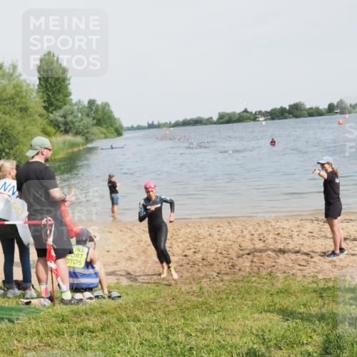 21.06.2025 - 27. Vierlanden-Triathlon MichiJ http://msf.ph/oto/8009873 15.06.2026 10:12:50 Schwimmen 512, 625 meine-sportfotos.de
