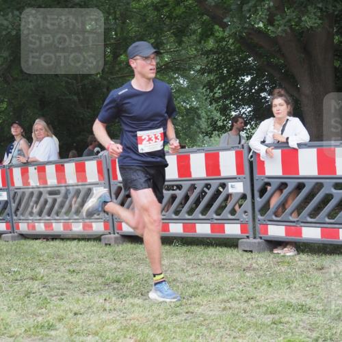 21.06.2025 - 27. Vierlanden-Triathlon KatJ http://msf.ph/oto/8009877 15.06.2025 13:03:26 Ziel 233, 854 meine-sportfotos.de