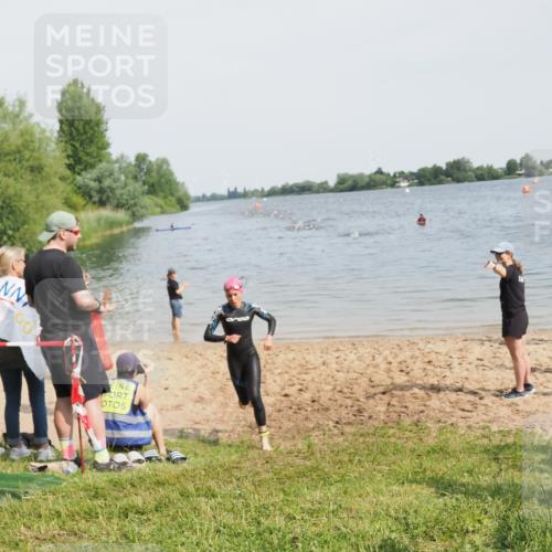21.06.2025 - 27. Vierlanden-Triathlon MichiJ http://msf.ph/oto/8009890 15.06.2026 10:12:50 Schwimmen 512, 625 meine-sportfotos.de