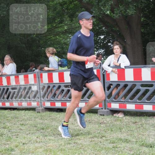 21.06.2025 - 27. Vierlanden-Triathlon KatJ http://msf.ph/oto/8009894 15.06.2025 13:03:26 Ziel 233, 854 meine-sportfotos.de