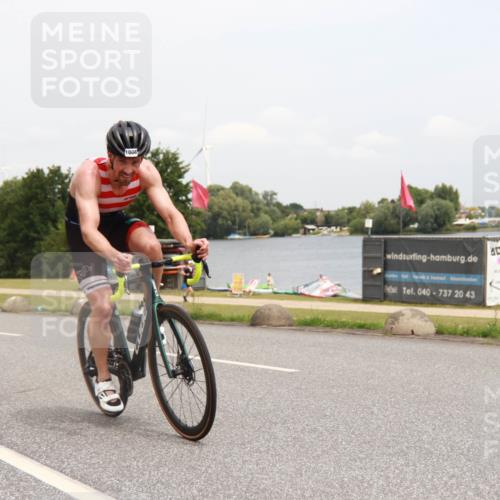 21.06.2025 - 27. Vierlanden-Triathlon H.Heesch http://msf.ph/oto/8009909 15.06.2025 12:32:34 Radfahren 1004, 1006, 1007, 1008 meine-sportfotos.de