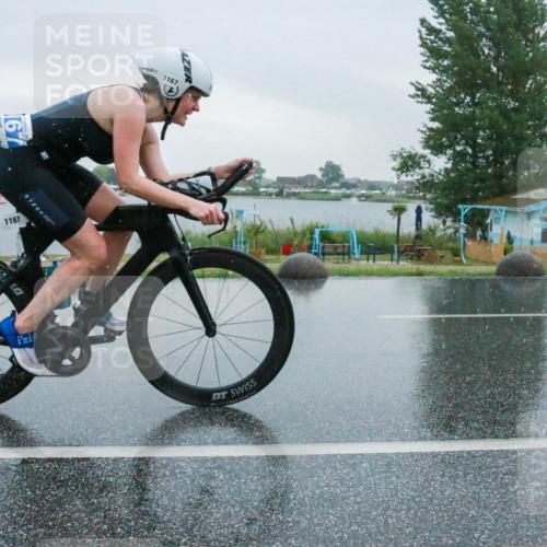 21.06.2025 - 27. Vierlanden-Triathlon H.Heesch http://msf.ph/oto/8009911 15.06.2025 13:44:01 Radfahren 1167, 1185, 1195 meine-sportfotos.de