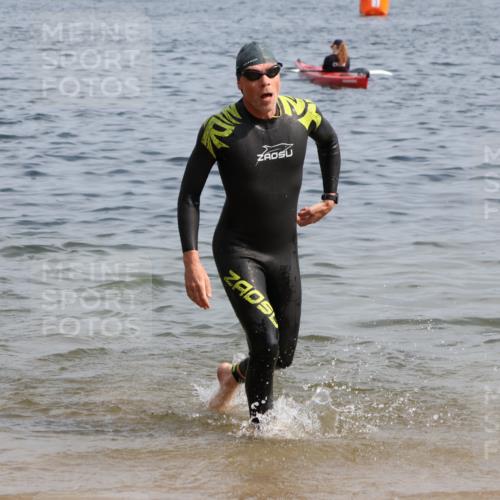 15.06.2025 - 27. Vierlanden-Triathlon Lena Gebhardt http://msf.ph/oto/8009913 15.06.2025 10:07:00 Schwimmen 131, 376, 396, 429, 462, 467 meine-sportfotos.de