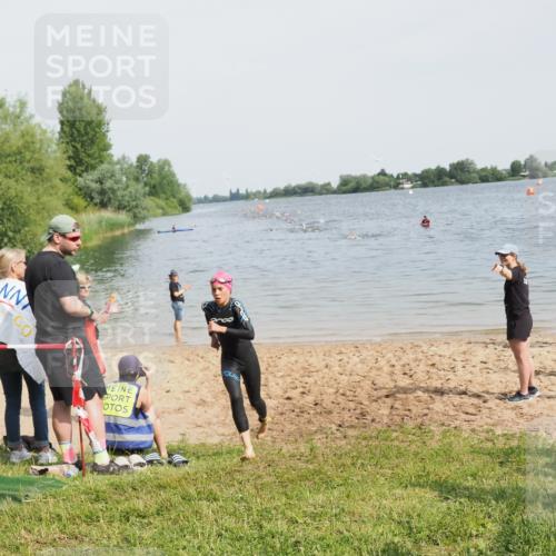 21.06.2025 - 27. Vierlanden-Triathlon MichiJ http://msf.ph/oto/8009917 15.06.2026 10:12:50 Schwimmen 512, 625 meine-sportfotos.de