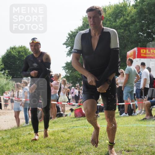 15.06.2025 - 27. Vierlanden-Triathlon KatJ http://msf.ph/oto/8009922 15.06.2025 10:08:00 Schwimmen 371, 395, 407 meine-sportfotos.de