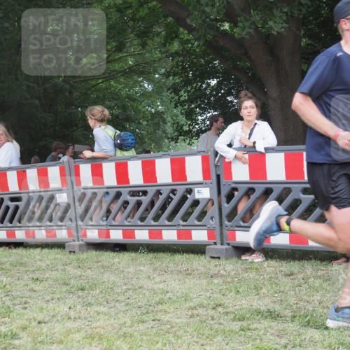 21.06.2025 - 27. Vierlanden-Triathlon KatJ http://msf.ph/oto/8009925 15.06.2025 13:03:26 Ziel 233, 854 meine-sportfotos.de