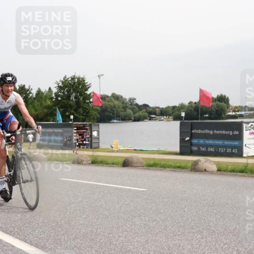 15.06.2025 - 27. Vierlanden-Triathlon H.Heesch http://msf.ph/oto/8009927 15.06.2025 10:58:57 Radfahren 23, 471, 477, 595 meine-sportfotos.de