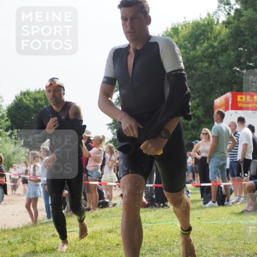 15.06.2025 - 27. Vierlanden-Triathlon KatJ http://msf.ph/oto/8009929 15.06.2025 10:08:00 Schwimmen 371, 395, 407 meine-sportfotos.de
