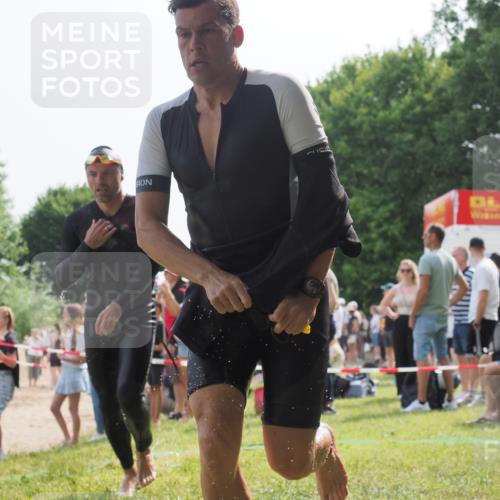 15.06.2025 - 27. Vierlanden-Triathlon KatJ http://msf.ph/oto/8009934 15.06.2025 10:08:00 Schwimmen 371, 395, 407 meine-sportfotos.de