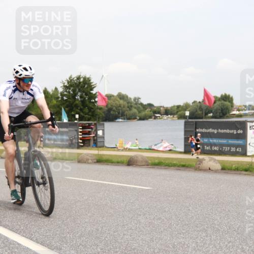 21.06.2025 - 27. Vierlanden-Triathlon H.Heesch http://msf.ph/oto/8009936 15.06.2025 12:32:37 Radfahren 766, 1004, 1006, 1007, 1008 meine-sportfotos.de