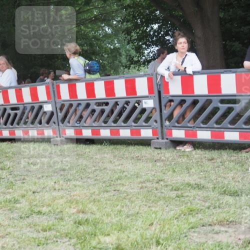 21.06.2025 - 27. Vierlanden-Triathlon KatJ http://msf.ph/oto/8009939 15.06.2025 13:03:26 Ziel 233, 854 meine-sportfotos.de