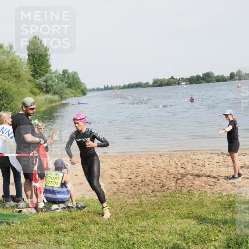 21.06.2025 - 27. Vierlanden-Triathlon MichiJ http://msf.ph/oto/8009945 15.06.2026 10:12:50 Schwimmen 512, 625 meine-sportfotos.de