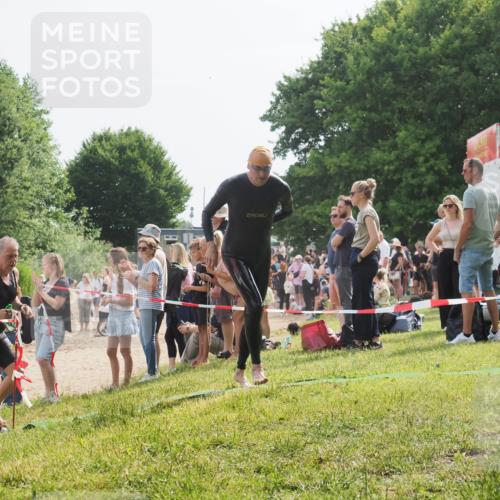 15.06.2025 - 27. Vierlanden-Triathlon KatJ http://msf.ph/oto/8009953 15.06.2025 10:08:09 Schwimmen 295, 373, 403 meine-sportfotos.de