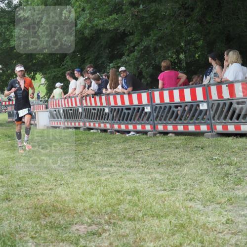 21.06.2025 - 27. Vierlanden-Triathlon KatJ http://msf.ph/oto/8009974 15.06.2025 13:03:35 Ziel 854 meine-sportfotos.de