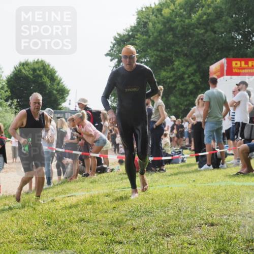 15.06.2025 - 27. Vierlanden-Triathlon KatJ http://msf.ph/oto/8009978 15.06.2025 10:08:10 Schwimmen 295, 373, 403 meine-sportfotos.de