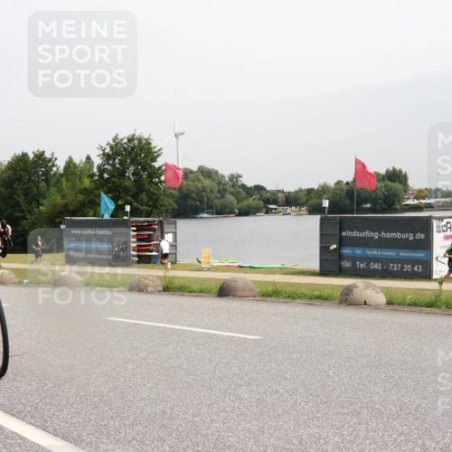 15.06.2025 - 27. Vierlanden-Triathlon H.Heesch http://msf.ph/oto/8009980 15.06.2025 10:59:20 Radfahren 445, 472 meine-sportfotos.de