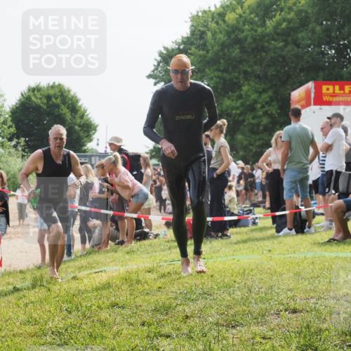 15.06.2025 - 27. Vierlanden-Triathlon KatJ http://msf.ph/oto/8009984 15.06.2025 10:08:10 Schwimmen 295, 373, 403 meine-sportfotos.de