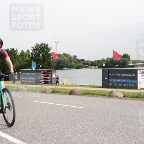 15.06.2025 - 27. Vierlanden-Triathlon H.Heesch http://msf.ph/oto/8009986 15.06.2025 10:59:23 Radfahren 131, 445, 472, 582 meine-sportfotos.de