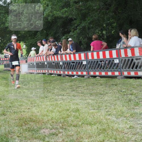 21.06.2025 - 27. Vierlanden-Triathlon KatJ http://msf.ph/oto/8009992 15.06.2025 13:03:35 Ziel 854 meine-sportfotos.de