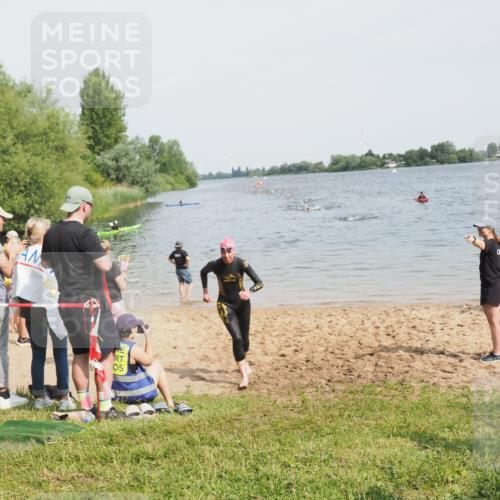 21.06.2025 - 27. Vierlanden-Triathlon MichiJ http://msf.ph/oto/8010000 15.06.2026 10:12:58 Schwimmen 512 meine-sportfotos.de