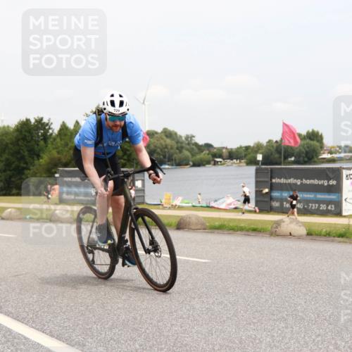 21.06.2025 - 27. Vierlanden-Triathlon H.Heesch http://msf.ph/oto/8010002 15.06.2025 12:33:50 Radfahren 729, 780 meine-sportfotos.de