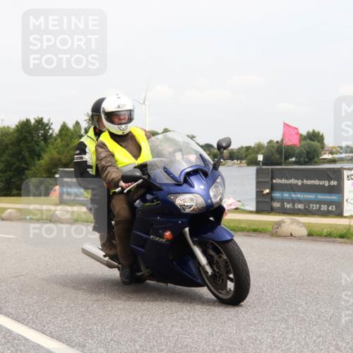 21.06.2025 - 27. Vierlanden-Triathlon H.Heesch http://msf.ph/oto/8010014 15.06.2025 12:33:58 Radfahren 888, 921 meine-sportfotos.de