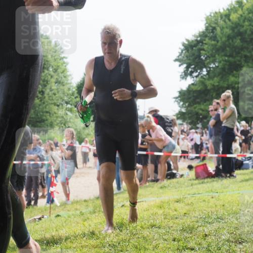 15.06.2025 - 27. Vierlanden-Triathlon KatJ http://msf.ph/oto/8010032 15.06.2025 10:08:12 Schwimmen 295, 373, 403 meine-sportfotos.de