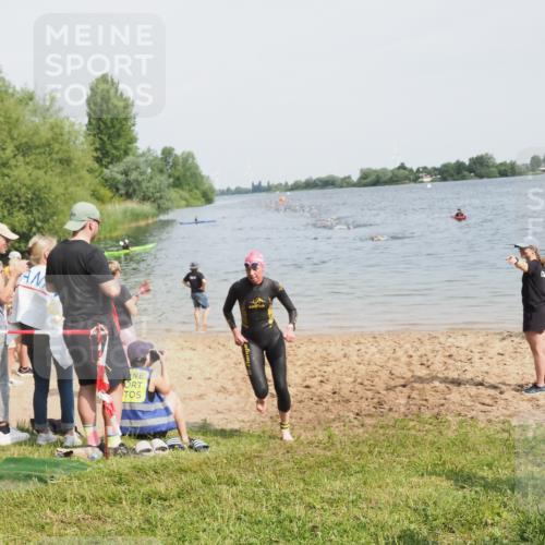 21.06.2025 - 27. Vierlanden-Triathlon MichiJ http://msf.ph/oto/8010053 15.06.2026 10:12:59 Schwimmen 512 meine-sportfotos.de