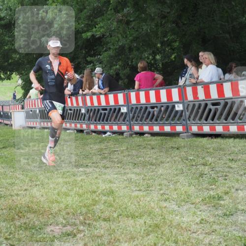 21.06.2025 - 27. Vierlanden-Triathlon KatJ http://msf.ph/oto/8010066 15.06.2025 13:03:36 Ziel 854 meine-sportfotos.de