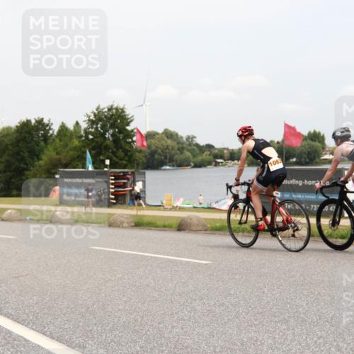 21.06.2025 - 27. Vierlanden-Triathlon H.Heesch http://msf.ph/oto/8010070 15.06.2025 12:34:04 Radfahren 888, 1065, 1066, 1067, 1068 meine-sportfotos.de