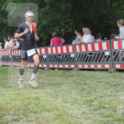 21.06.2025 - 27. Vierlanden-Triathlon KatJ http://msf.ph/oto/8010082 15.06.2025 13:03:36 Ziel 854 meine-sportfotos.de