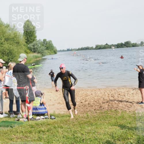 21.06.2025 - 27. Vierlanden-Triathlon MichiJ http://msf.ph/oto/8010087 15.06.2026 10:12:59 Schwimmen 512 meine-sportfotos.de
