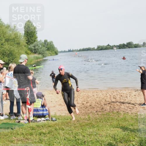 21.06.2025 - 27. Vierlanden-Triathlon MichiJ http://msf.ph/oto/8010106 15.06.2026 10:12:59 Schwimmen 512 meine-sportfotos.de