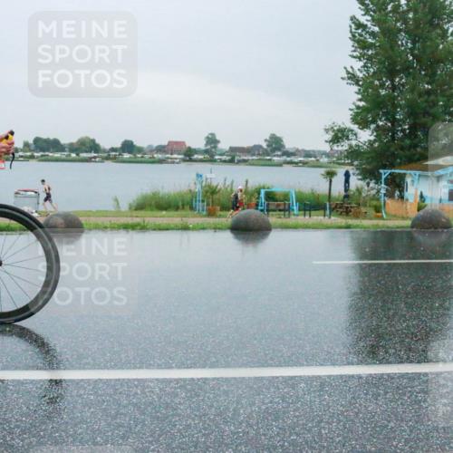 21.06.2025 - 27. Vierlanden-Triathlon H.Heesch http://msf.ph/oto/8010112 15.06.2025 13:47:23 Radfahren 1229 meine-sportfotos.de