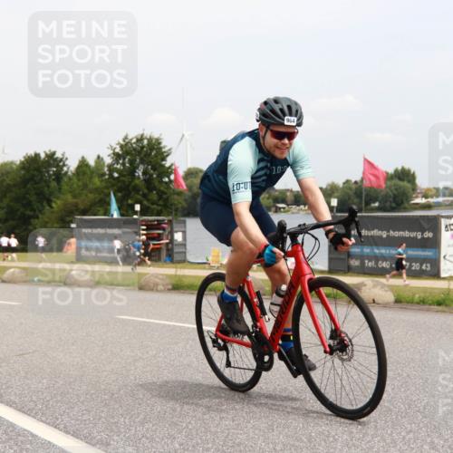21.06.2025 - 27. Vierlanden-Triathlon H.Heesch http://msf.ph/oto/8010130 15.06.2025 12:34:26 Radfahren 824, 964 meine-sportfotos.de
