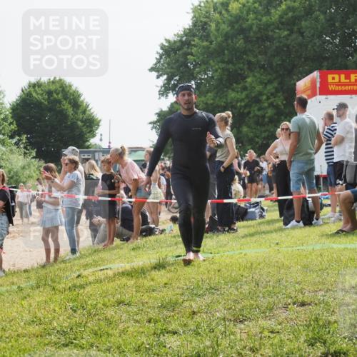 15.06.2025 - 27. Vierlanden-Triathlon KatJ http://msf.ph/oto/8010142 15.06.2025 10:08:17 Schwimmen 295, 373, 399, 403 meine-sportfotos.de