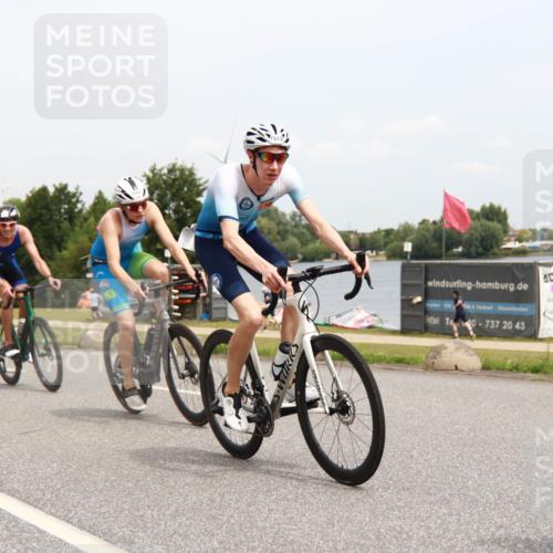 21.06.2025 - 27. Vierlanden-Triathlon H.Heesch http://msf.ph/oto/8010145 15.06.2025 12:34:35 Radfahren 891, 944, 1009, 1010, 1011, 1012, 1013 meine-sportfotos.de