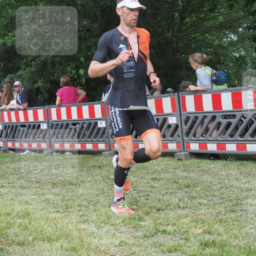 21.06.2025 - 27. Vierlanden-Triathlon KatJ http://msf.ph/oto/8010151 15.06.2025 13:03:37 Ziel 854 meine-sportfotos.de