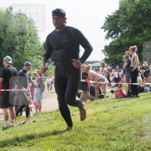 15.06.2025 - 27. Vierlanden-Triathlon KatJ http://msf.ph/oto/8010189 15.06.2025 10:08:19 Schwimmen 295, 373, 399 meine-sportfotos.de