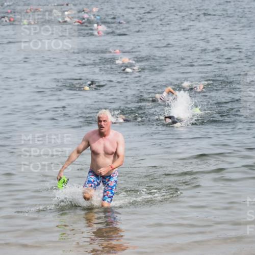 21.06.2025 - 27. Vierlanden-Triathlon MichiJ http://msf.ph/oto/8010195 15.06.2026 10:13:23 Schwimmen 623 meine-sportfotos.de